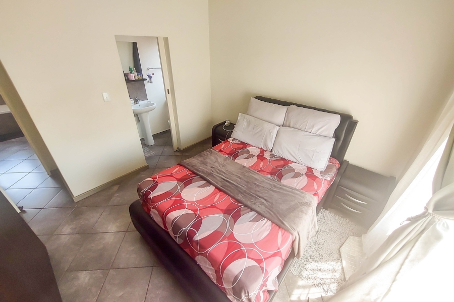 2 Bedroom Property for Sale in The Reeds Gauteng