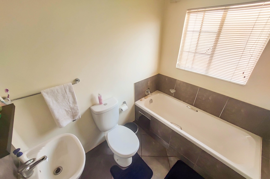 2 Bedroom Property for Sale in The Reeds Gauteng