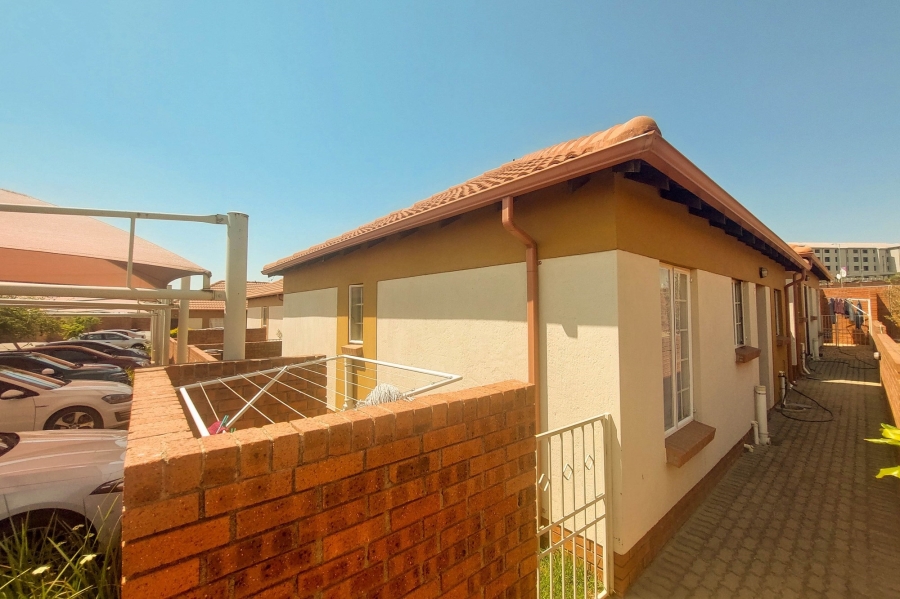 2 Bedroom Property for Sale in The Reeds Gauteng