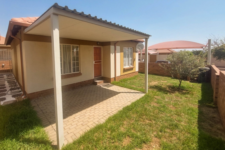 2 Bedroom Property for Sale in The Reeds Gauteng