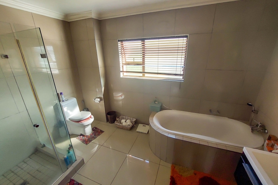 4 Bedroom Property for Sale in Stone Ridge Gauteng