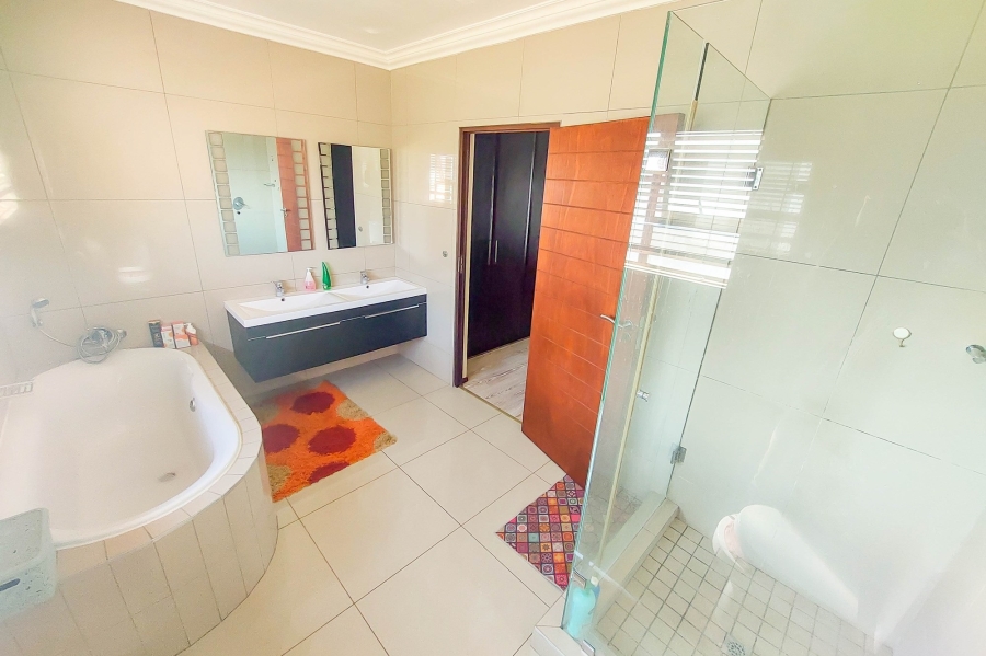 4 Bedroom Property for Sale in Stone Ridge Gauteng