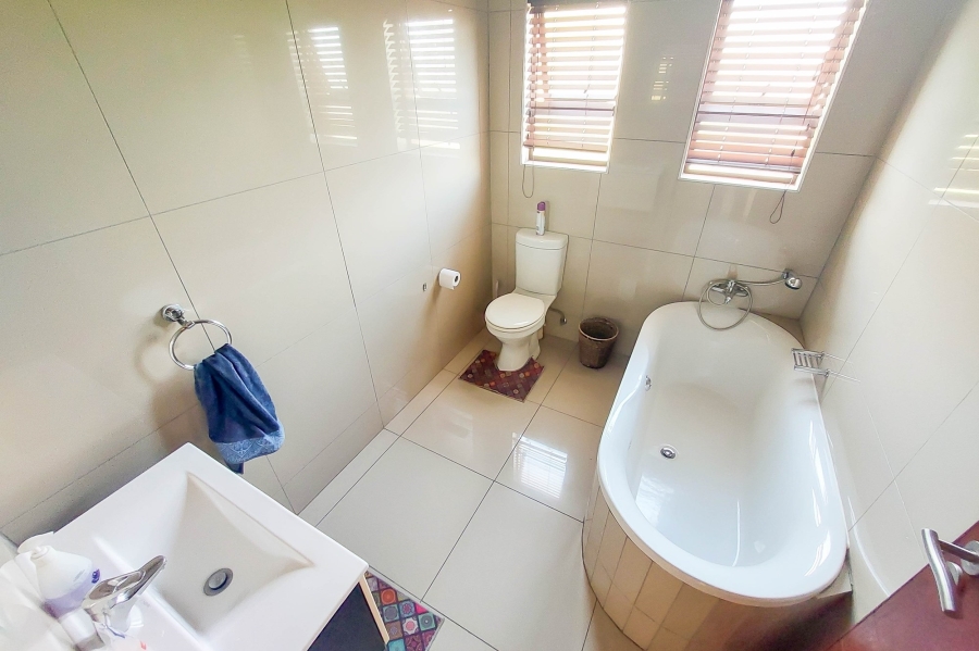 4 Bedroom Property for Sale in Stone Ridge Gauteng