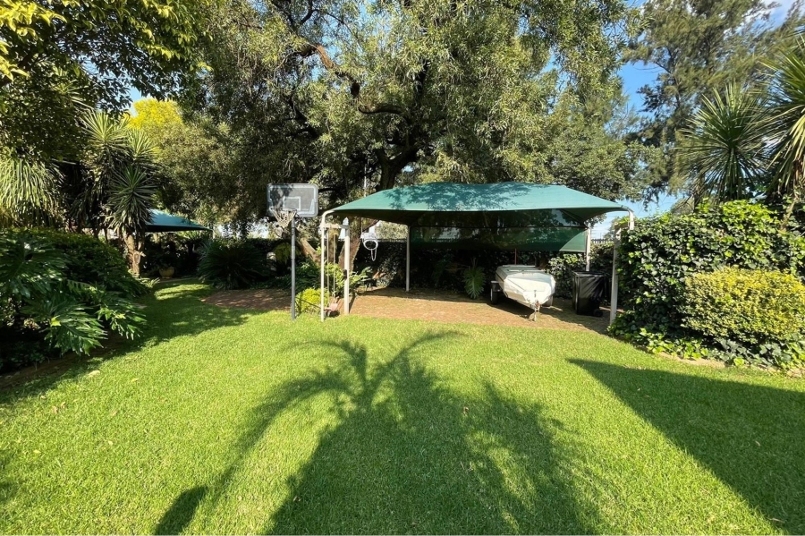 4 Bedroom Property for Sale in Petersfield Gauteng