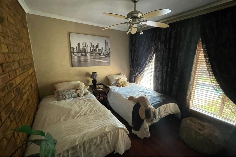 4 Bedroom Property for Sale in Petersfield Gauteng