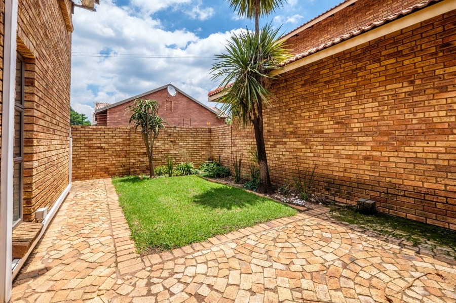 2 Bedroom Property for Sale in Brackenhurst Gauteng