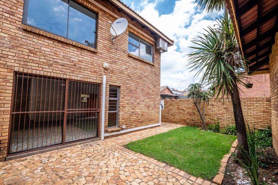 2 Bedroom Property for Sale in Brackenhurst Gauteng