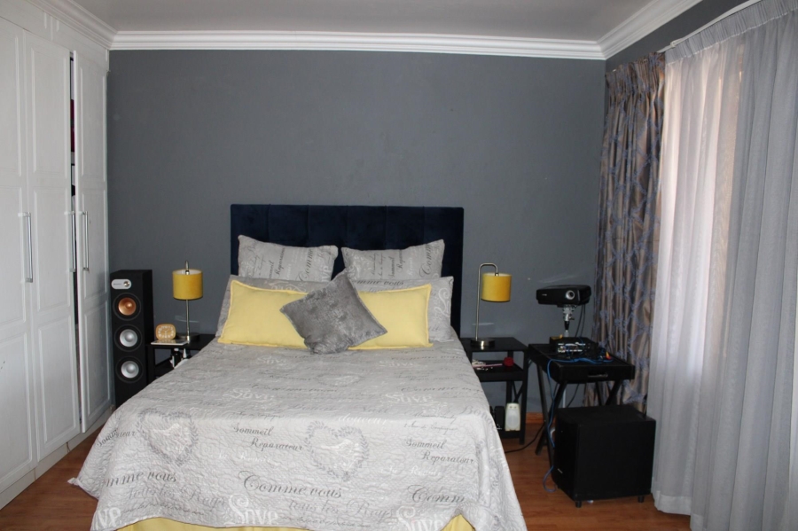 5 Bedroom Property for Sale in Amandasig Gauteng