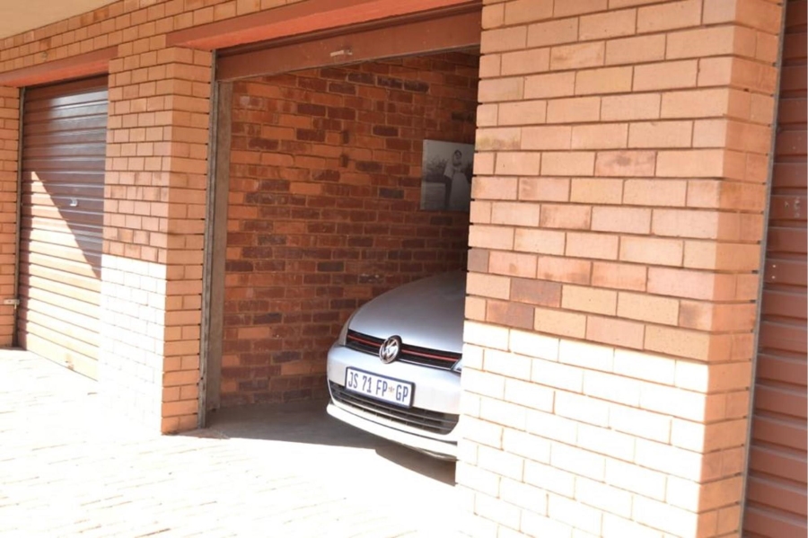 1 Bedroom Property for Sale in Wonderboom South Gauteng