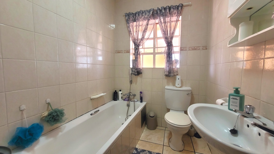 3 Bedroom Property for Sale in South Crest Gauteng