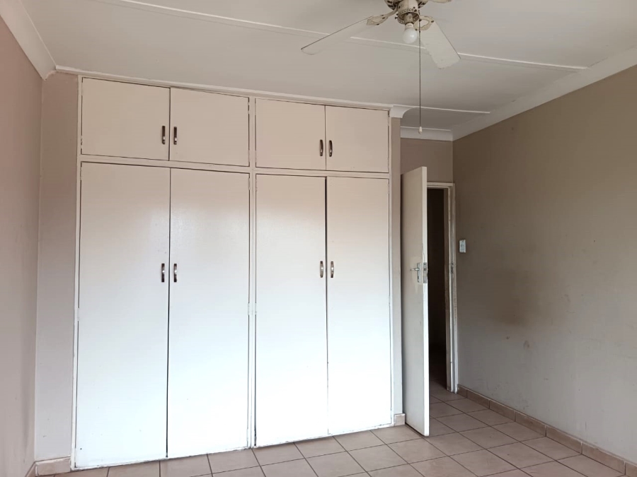 38 Bedroom Property for Sale in Vanderbijlpark Cw 6 Gauteng