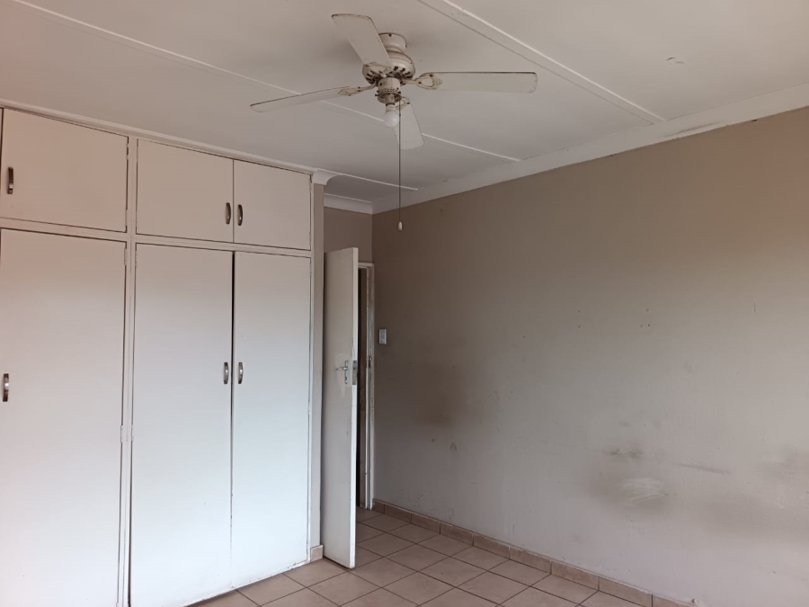 38 Bedroom Property for Sale in Vanderbijlpark Cw 6 Gauteng