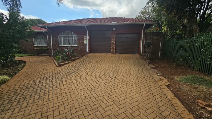 4 Bedroom Property for Sale in Eldoraigne Gauteng