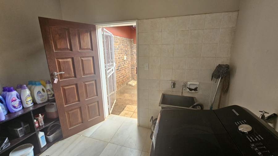 4 Bedroom Property for Sale in Eldoraigne Gauteng