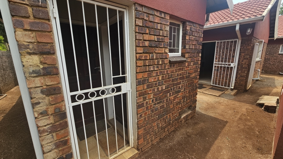 4 Bedroom Property for Sale in Eldoraigne Gauteng