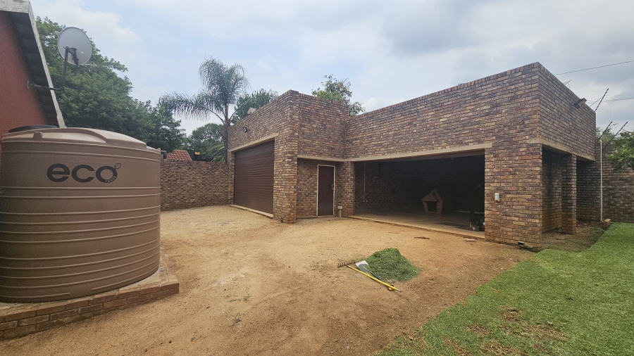 4 Bedroom Property for Sale in Eldoraigne Gauteng