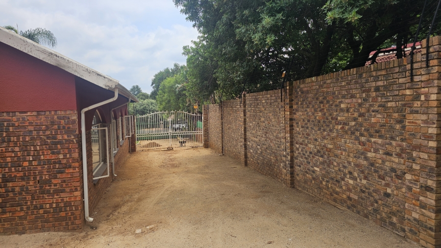 4 Bedroom Property for Sale in Eldoraigne Gauteng