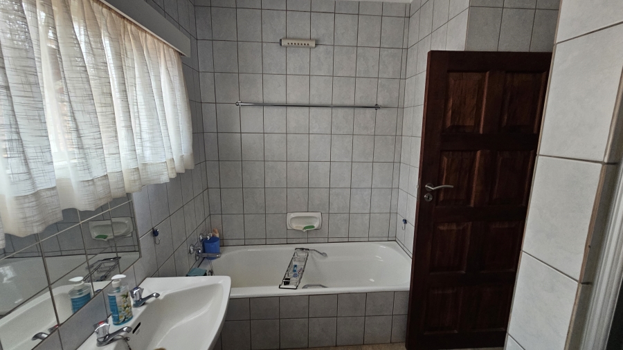 4 Bedroom Property for Sale in Eldoraigne Gauteng