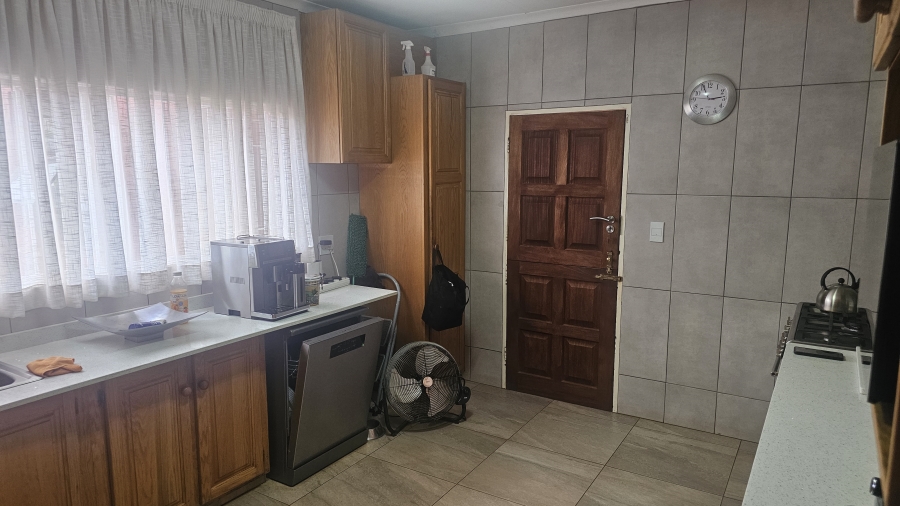 4 Bedroom Property for Sale in Eldoraigne Gauteng