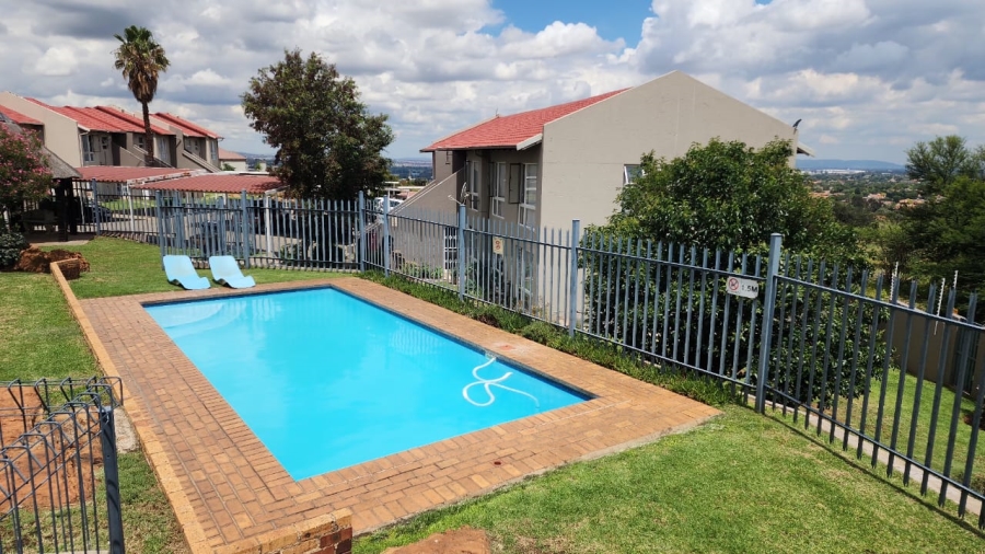 2 Bedroom Property for Sale in South Crest Gauteng