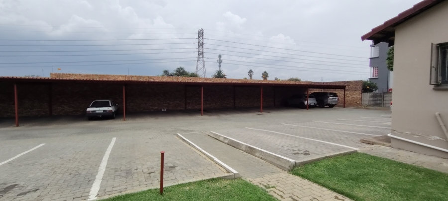 2 Bedroom Property for Sale in Verwoerdpark Gauteng