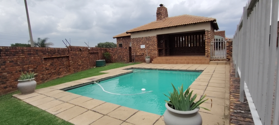 2 Bedroom Property for Sale in Florentia Gauteng