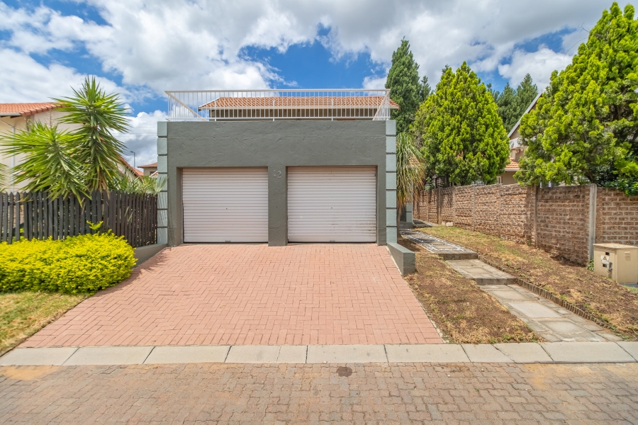 To Let 4 Bedroom Property for Rent in Broadacres Gauteng