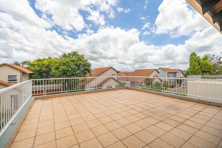 To Let 4 Bedroom Property for Rent in Broadacres Gauteng