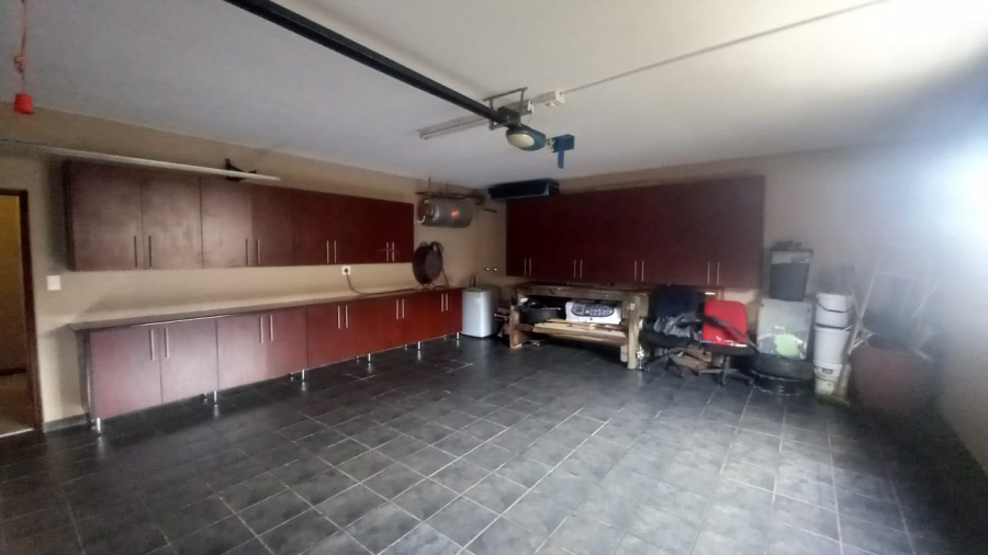 5 Bedroom Property for Sale in Chancliff Ridge Gauteng