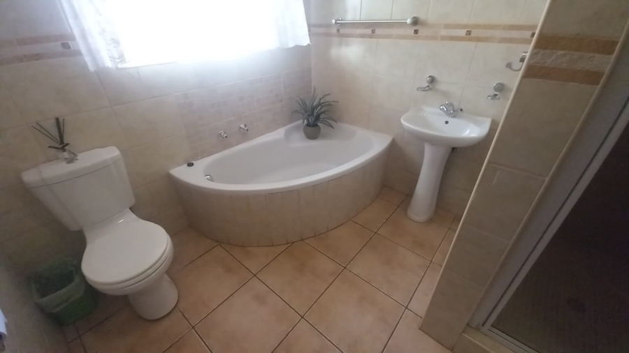 5 Bedroom Property for Sale in Chancliff Ridge Gauteng