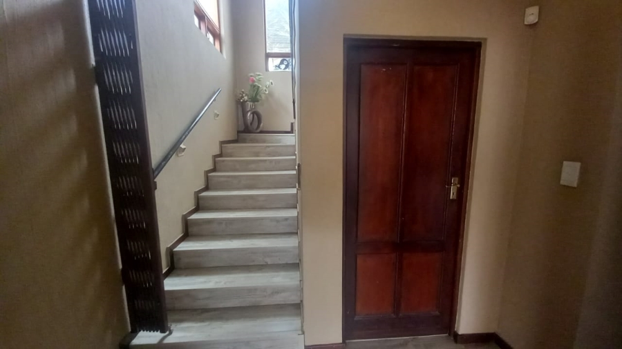 5 Bedroom Property for Sale in Chancliff Ridge Gauteng