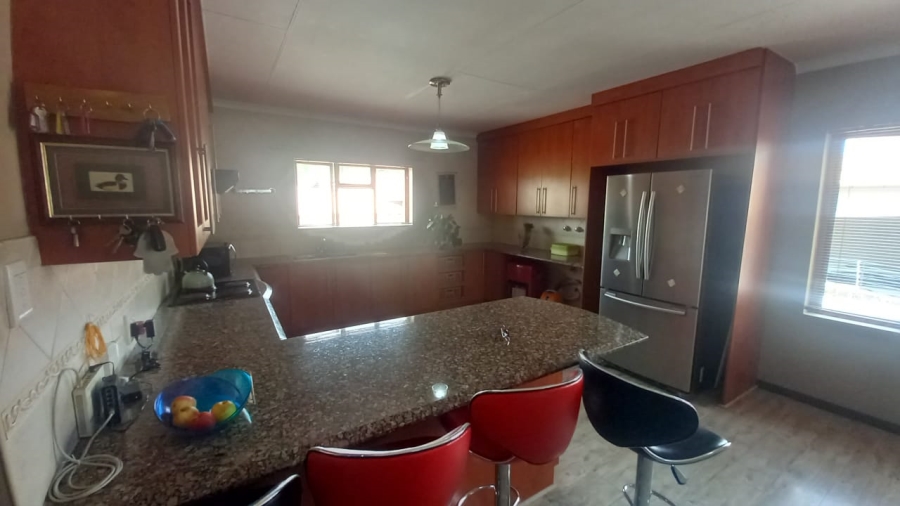 5 Bedroom Property for Sale in Chancliff Ridge Gauteng
