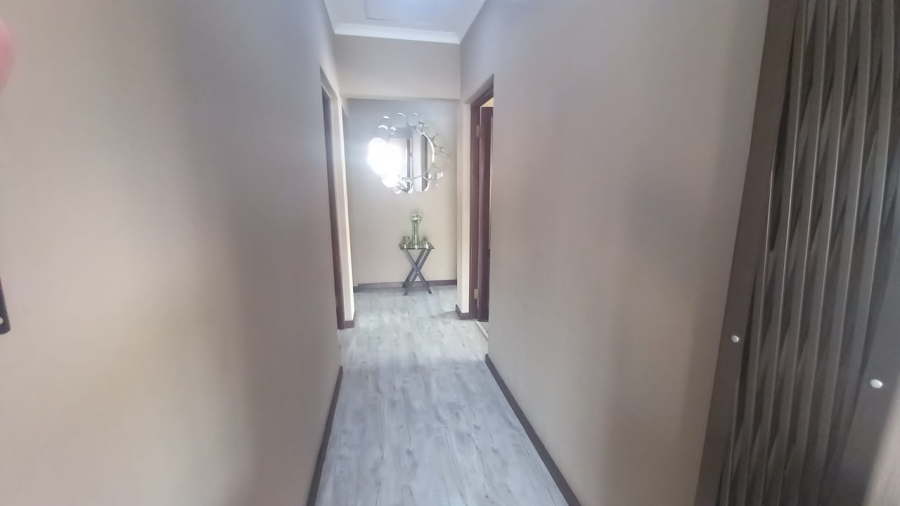 5 Bedroom Property for Sale in Chancliff Ridge Gauteng