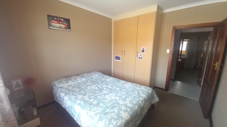 5 Bedroom Property for Sale in Chancliff Ridge Gauteng