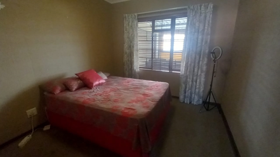 5 Bedroom Property for Sale in Chancliff Ridge Gauteng