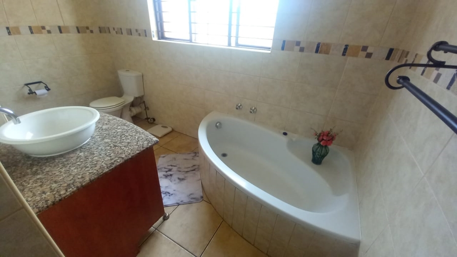 5 Bedroom Property for Sale in Chancliff Ridge Gauteng