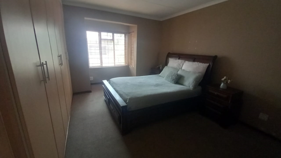 5 Bedroom Property for Sale in Chancliff Ridge Gauteng