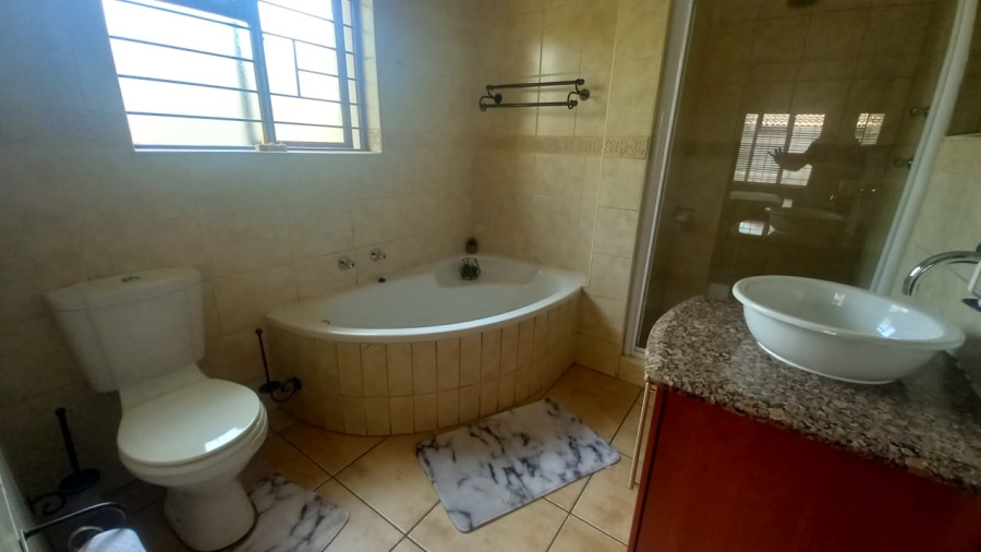 5 Bedroom Property for Sale in Chancliff Ridge Gauteng