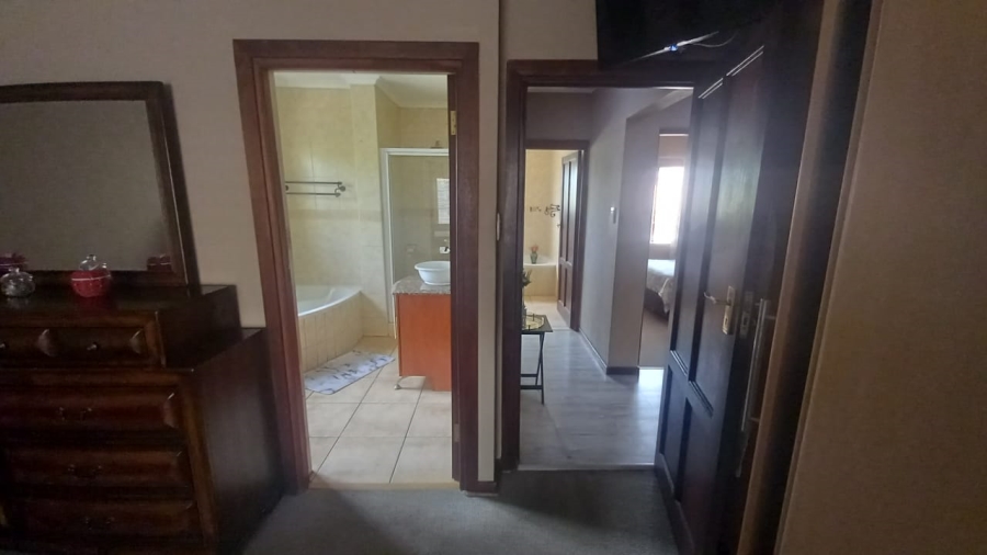 5 Bedroom Property for Sale in Chancliff Ridge Gauteng