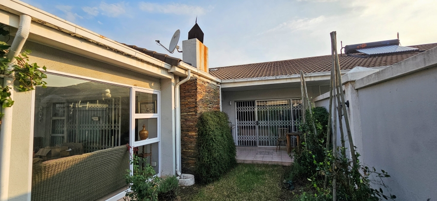 2 Bedroom Property for Sale in Three Rivers Proper Gauteng