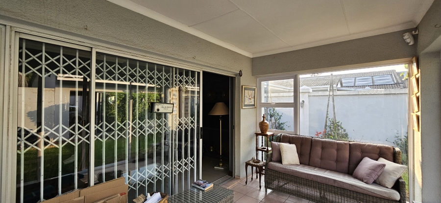 2 Bedroom Property for Sale in Three Rivers Proper Gauteng