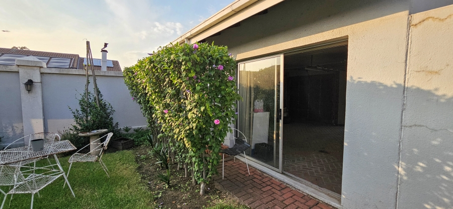 2 Bedroom Property for Sale in Three Rivers Proper Gauteng