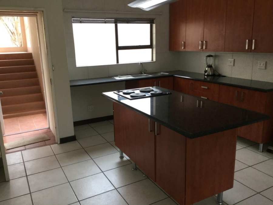 To Let 2 Bedroom Property for Rent in Sunninghill Gauteng