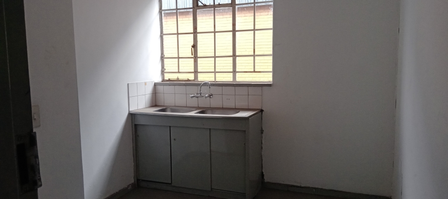 To Let commercial Property for Rent in Benrose Gauteng