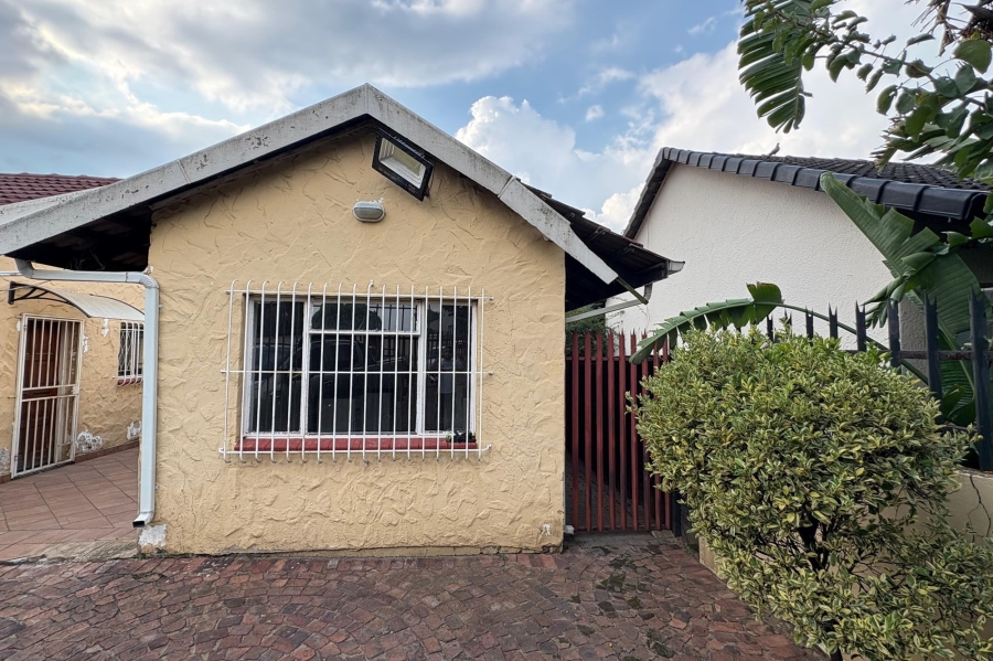 To Let 1 Bedroom Property for Rent in Croydon Gauteng