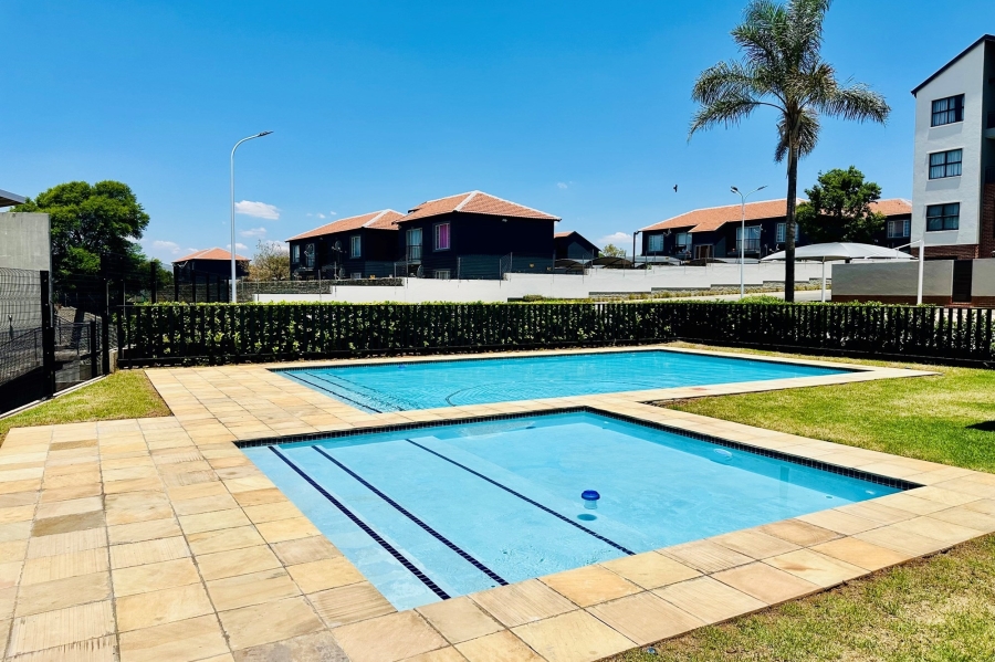 To Let 2 Bedroom Property for Rent in North Riding Gauteng