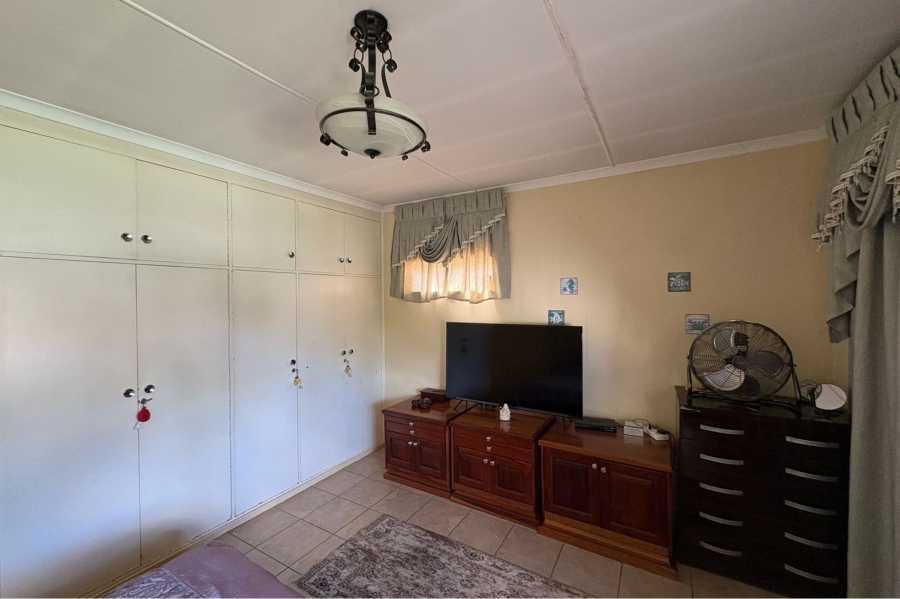 5 Bedroom Property for Sale in Illiondale Gauteng