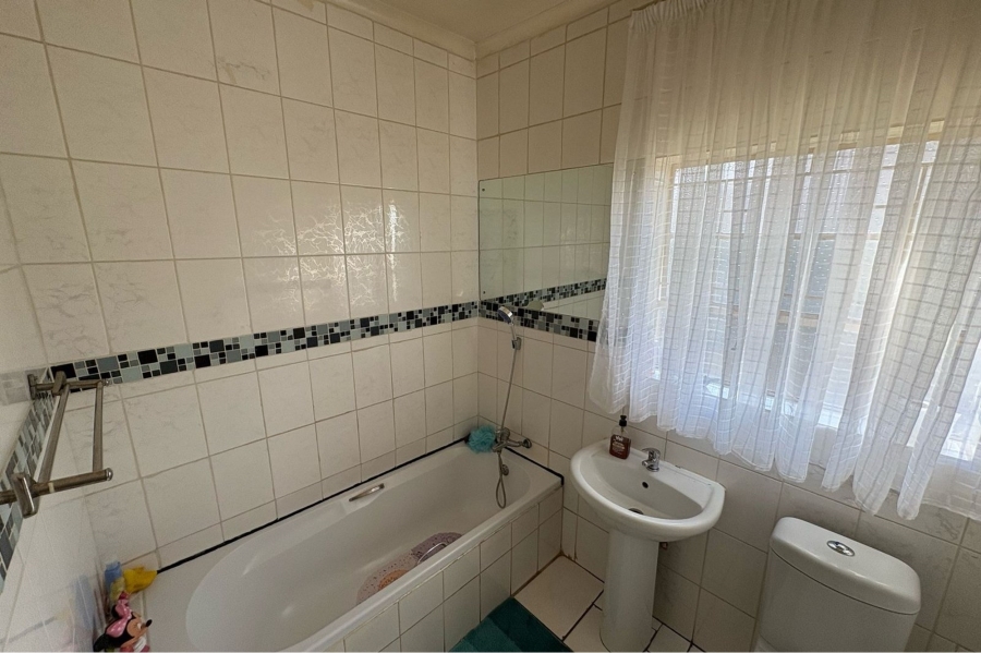 5 Bedroom Property for Sale in Illiondale Gauteng