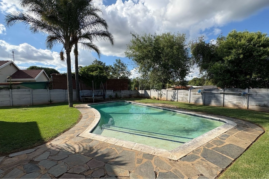 5 Bedroom Property for Sale in Illiondale Gauteng