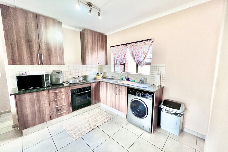 2 Bedroom Property for Sale in Barbeque Downs Gauteng